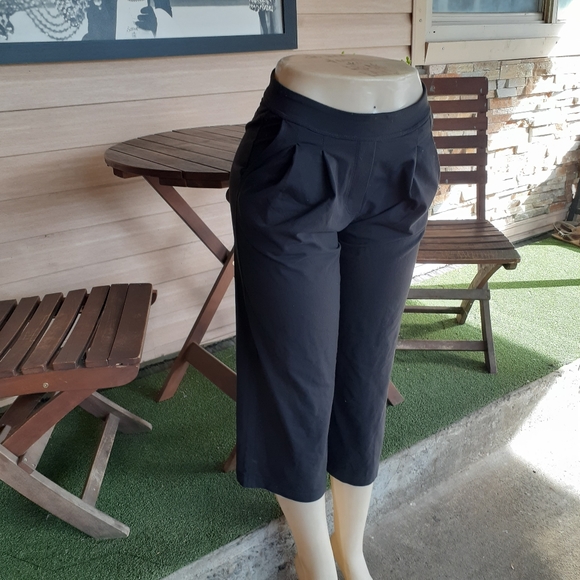 Lululemon High-Waisted Wide Leg Cropped Pants 4 - Picture 4 of 7